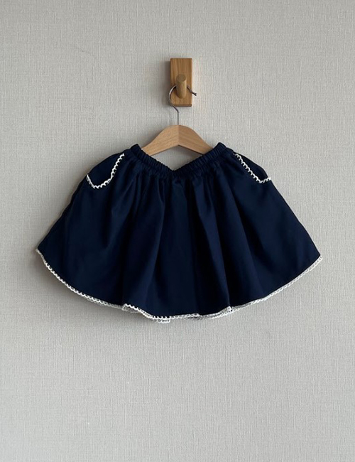 [ MES KIDS DES FLEURS] short skirt _ Black （Rayon 65% polyester 28% polyamide 7%）