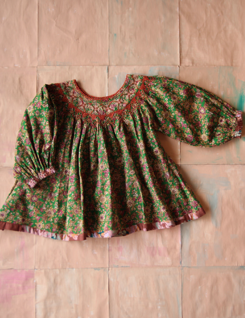 [BONJOUR DIARY]Butterfly blouse with cross embroidery _　Small pink flowers print[4Y, 6Y, 8Y, 10Y, 12Y]